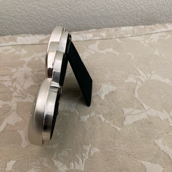 Heart shaped Metal picture/photo frame - Holds 2 pictures. - Picture 5 of 6